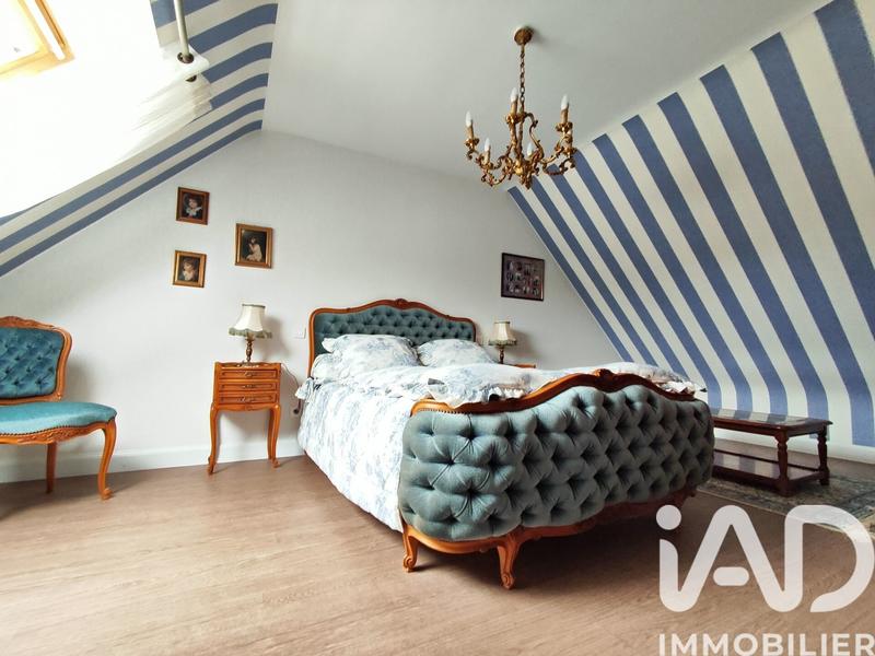 Maison - 206 m² - 8 pièces