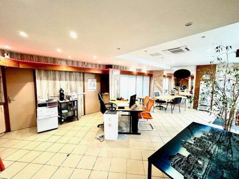 Local commercial - 90 m² - 2 pièces