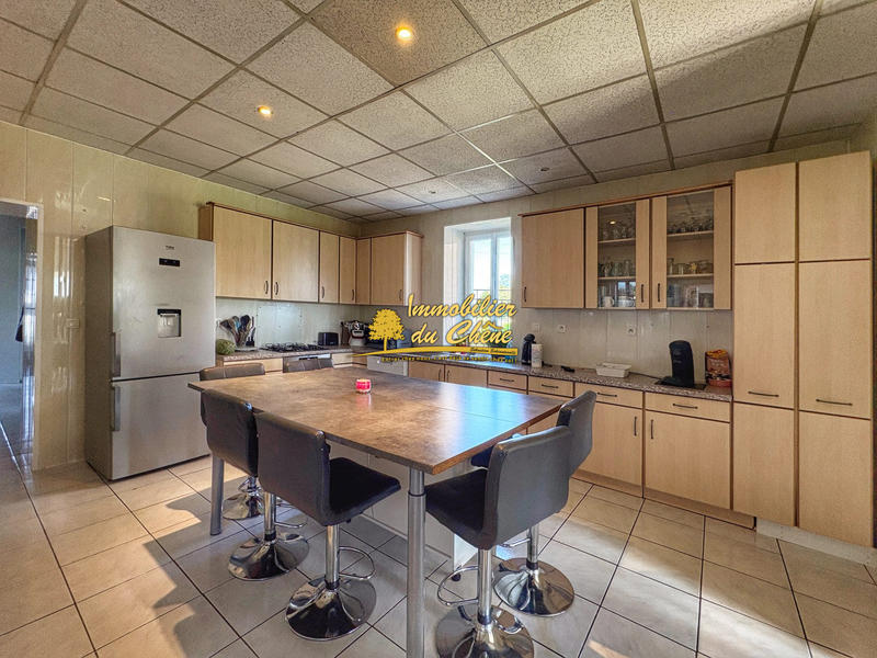 Maison - 210 m² - 9 pièces
