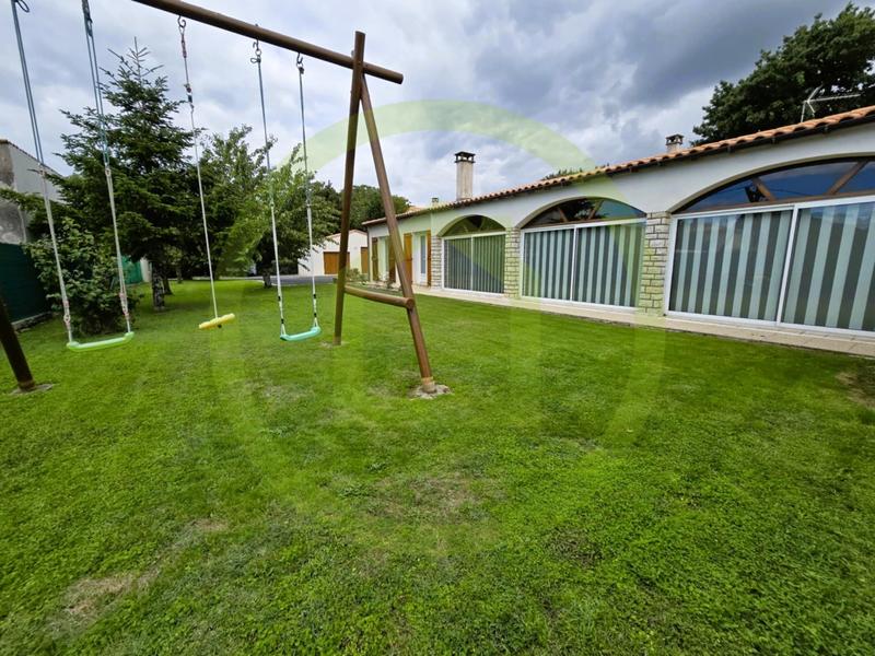 Maison - 232 m² - 9 pièces