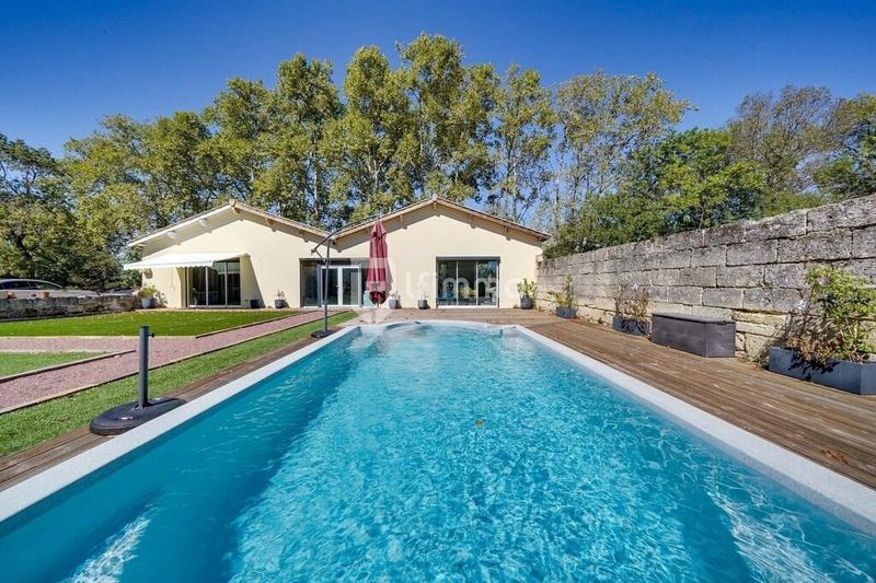 Maison en pierre - 340 m² - 11 pièces