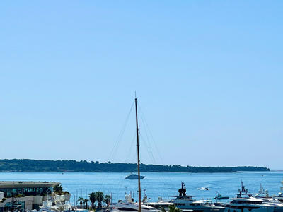 Appartement - 210 m² - 5 pièces