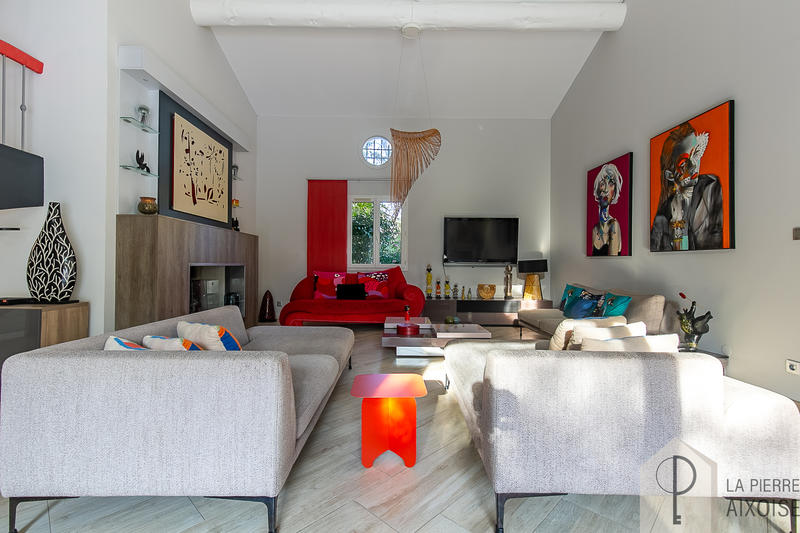 Villa - 216 m² - 6 pièces