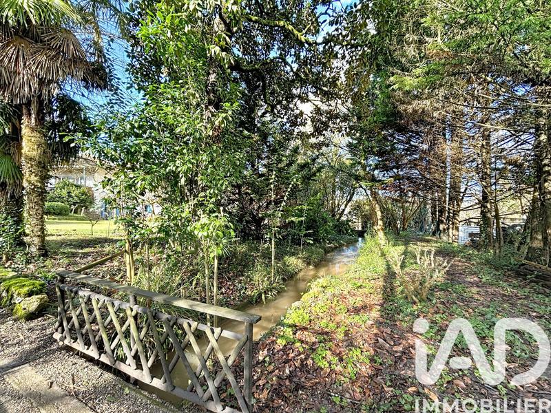 Maison - 465 m² - 15 pièces