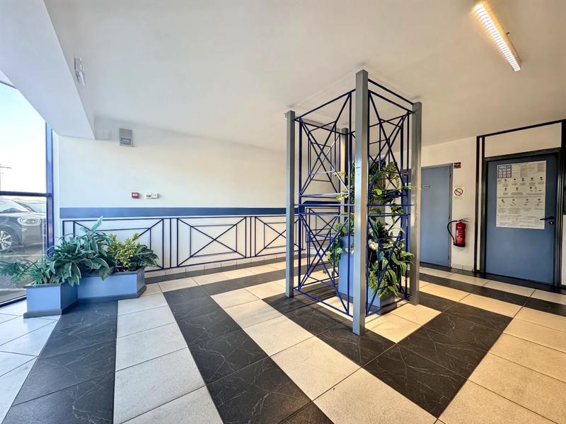 Local commercial - 770 m² - 10 pièces