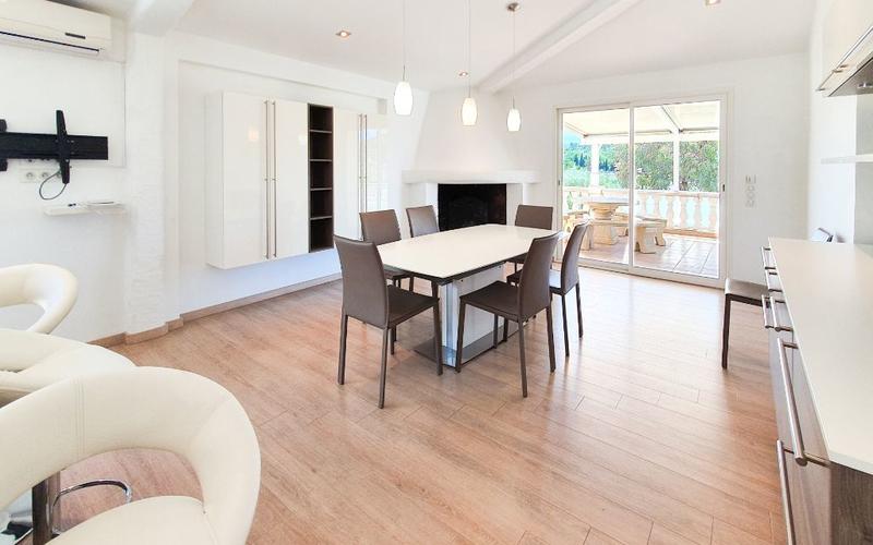 Villa - 201 m² - 8 pièces