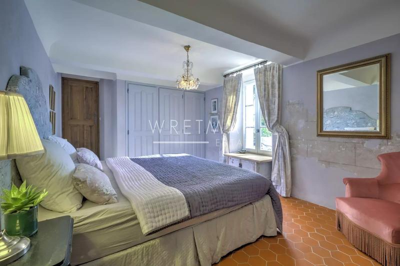 Propriété - 322 m² - 10 pièces