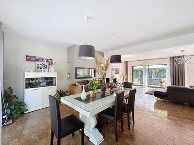 Maison - 254 m² - 7 pièces