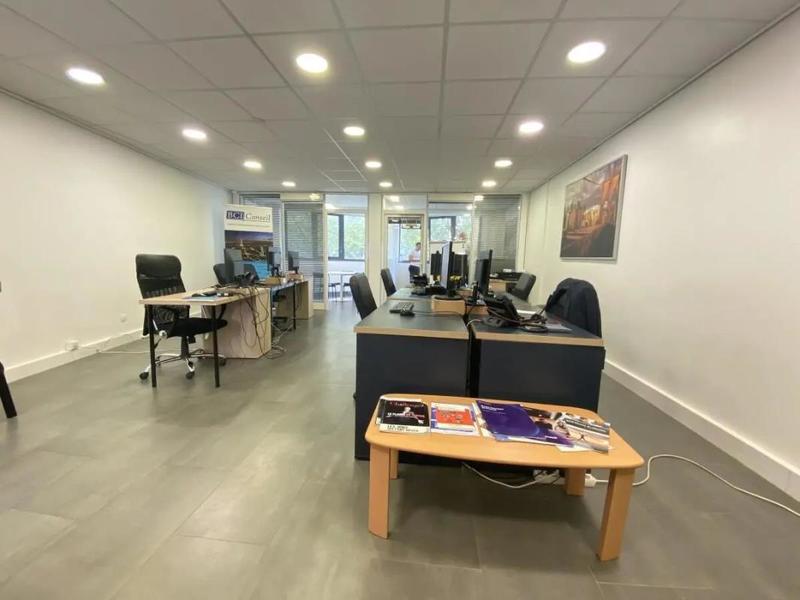 Bureau - 75 m²