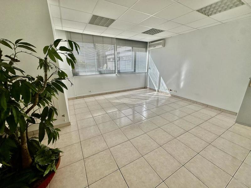 Bureau - 103 m² - 5 pièces