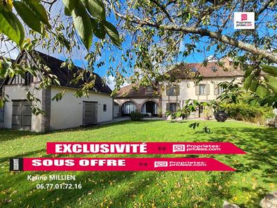 Maison - 240 m² - 8 pièces