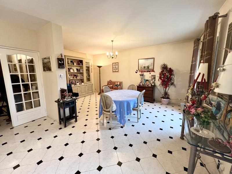 Maison - 200 m² - 6 pièces