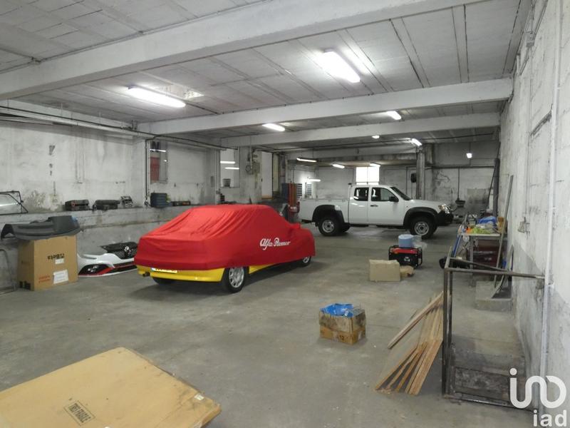 Local commercial - 684 m²