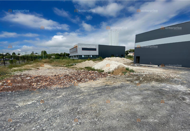Local d'activité / Entrepôt - 1 050 m²