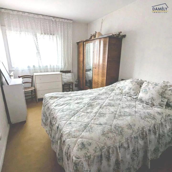 Villa - 90 m² - 5 pièces