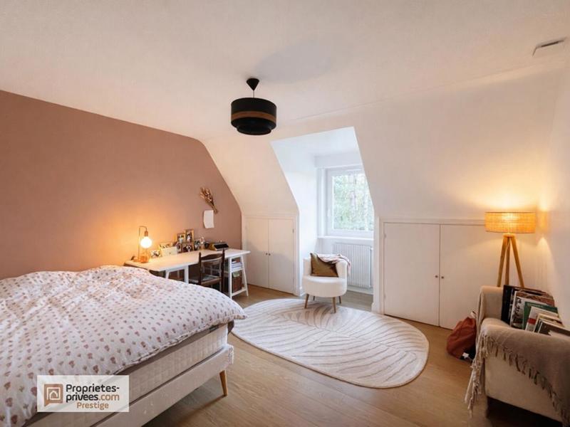 Maison - 233 m² - 8 pièces