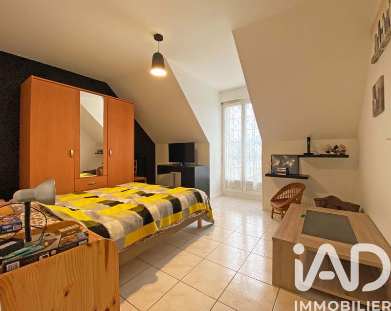 Maison - 174 m² - 9 pièces