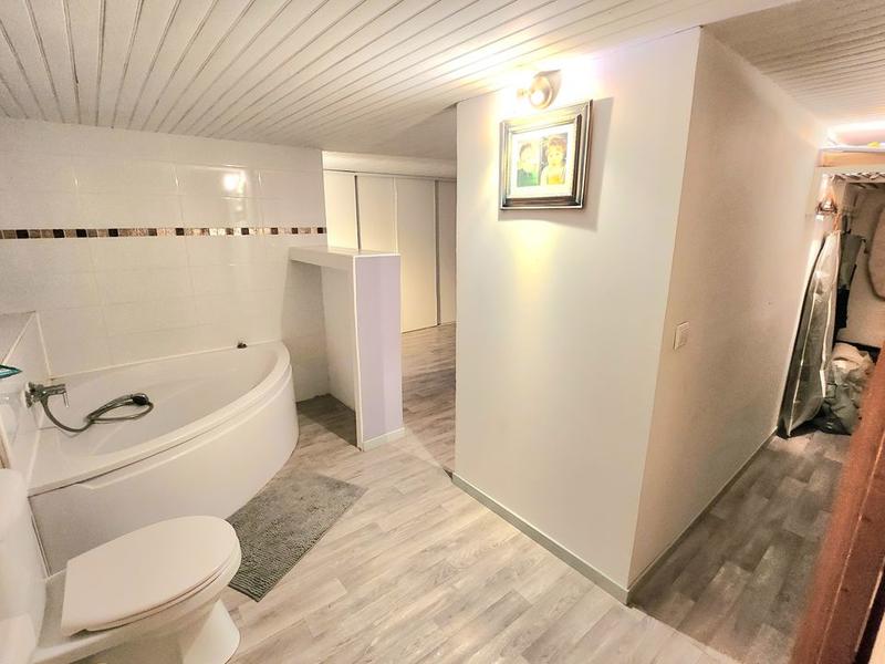 Maison - 215 m² - 8 pièces