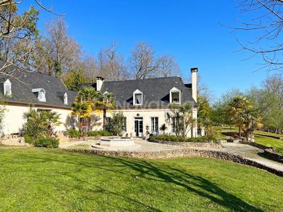 Propriété - 683 m² - 18 pièces