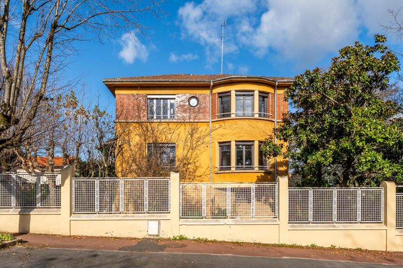 Propriété - 206 m² - 7 pièces