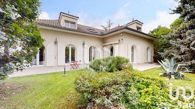 Maison - 280 m² - 8 pièces