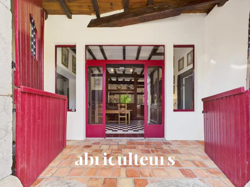 Propriété - 235 m² - 8 pièces