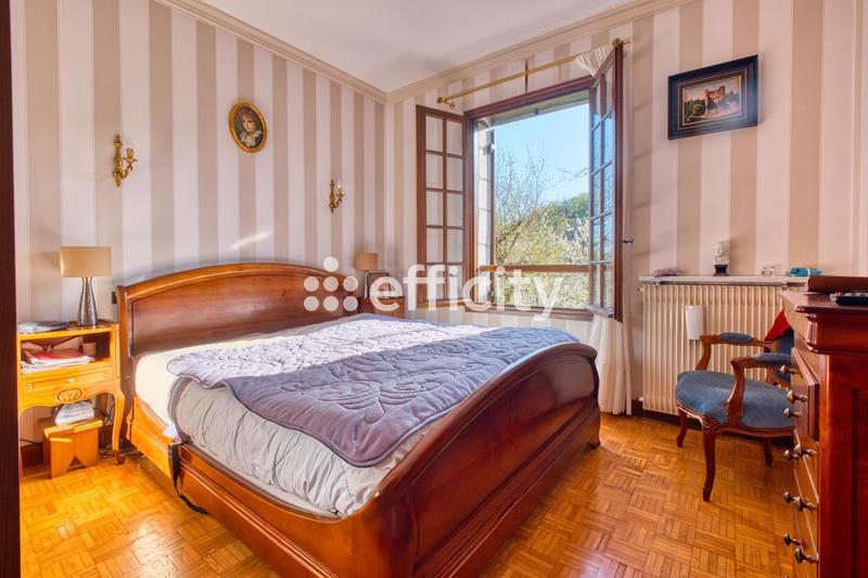 Maison - 200 m² - 8 pièces