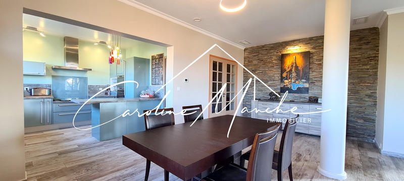 Maison - 250 m² - 8 pièces