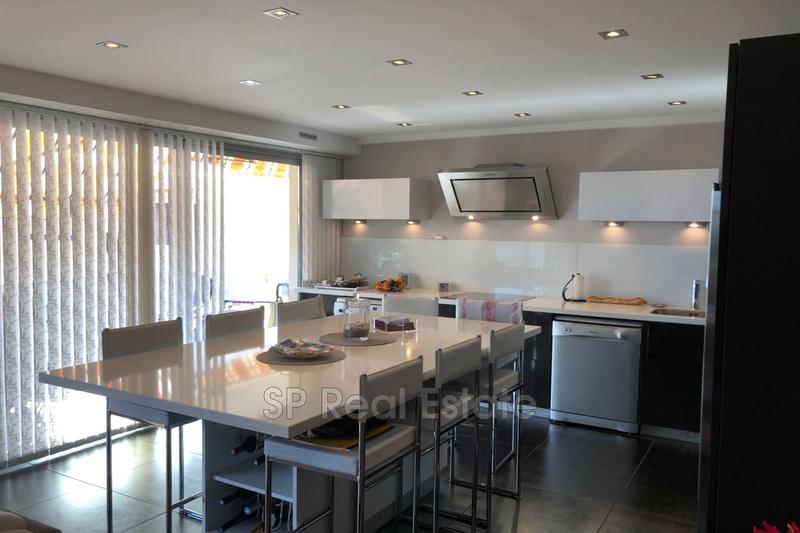 Appartement - 90 m² - 4 pièces