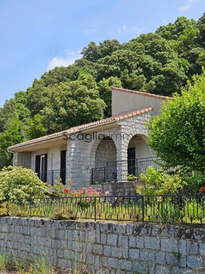 Maison de village - 104 m² - 4 pièces