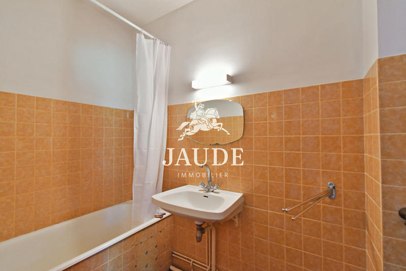 Maison - 221 m² - 10 pièces