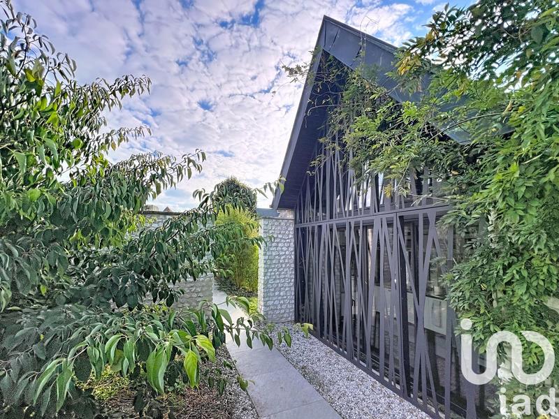 Maison - 220 m² - 8 pièces