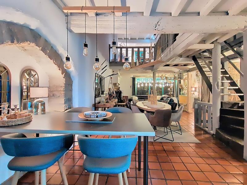 Maison - 240 m² - 6 pièces