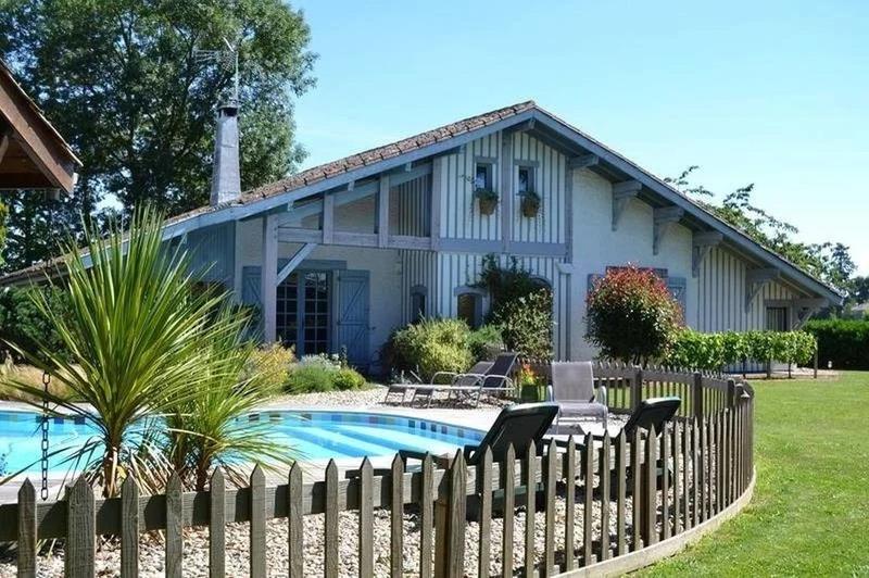 Maison - 235 m² - 7 pièces