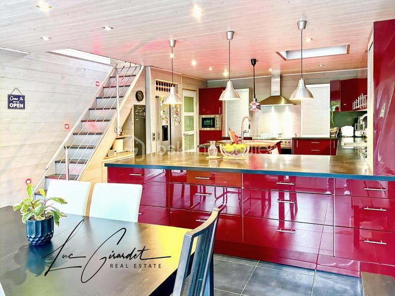 Maison traditionnelle - 170 m² - 6 pièces