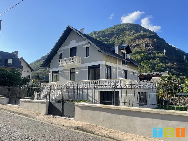 Maison - 158 m² - 8 pièces