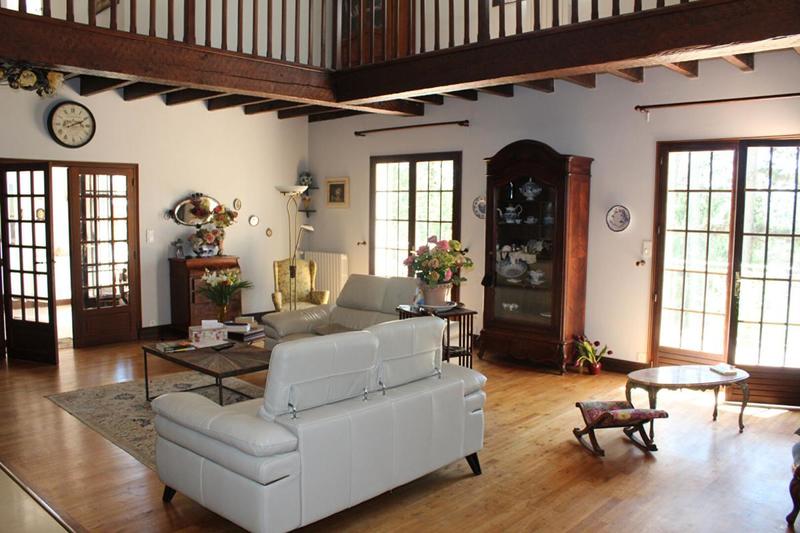 Maison - 300 m² - 8 pièces