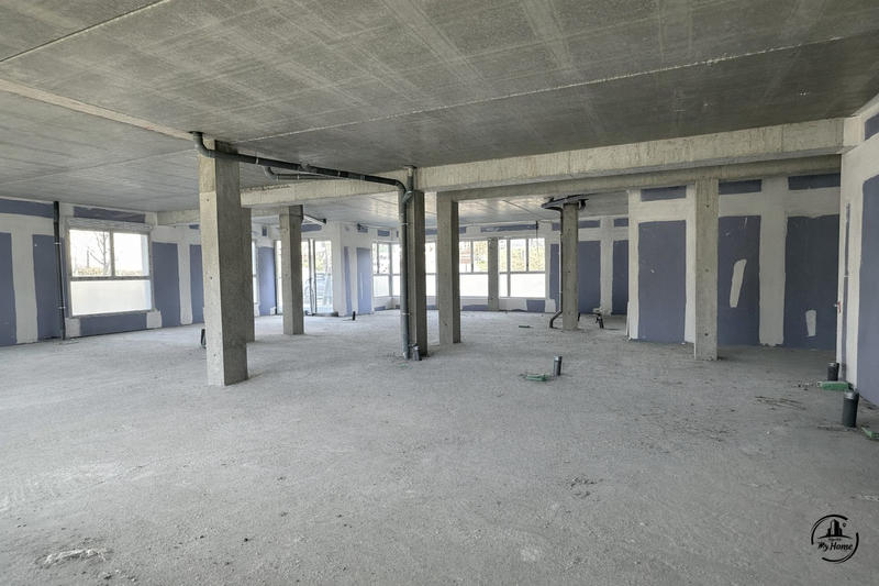 Local commercial - 221 m²