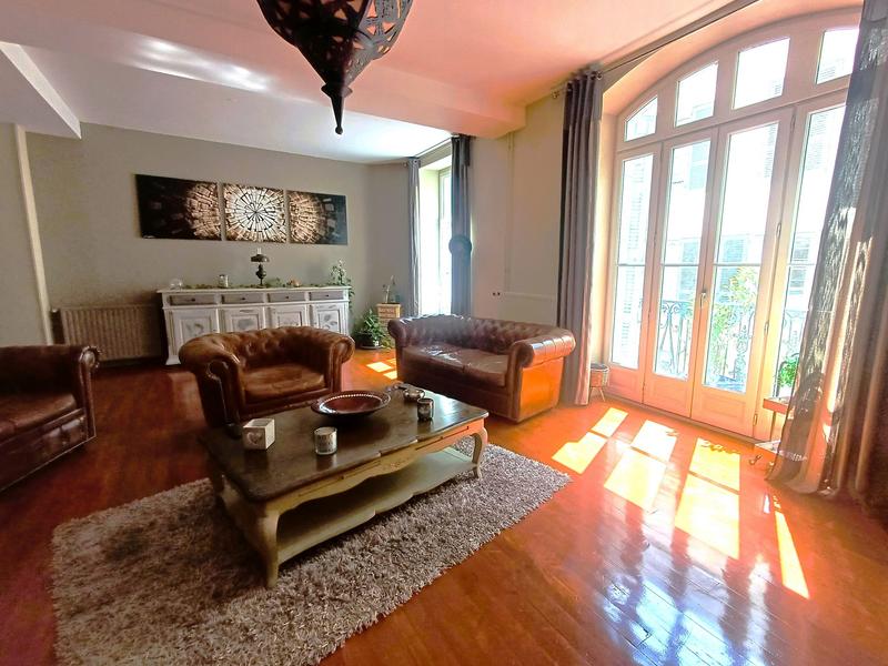 Appartement - 197 m² - 5 pièces