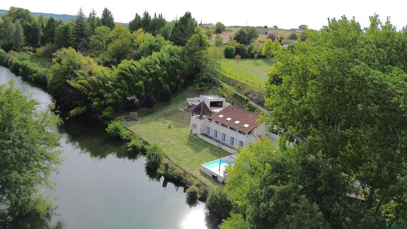 Propriété - 162 m² - 6 pièces