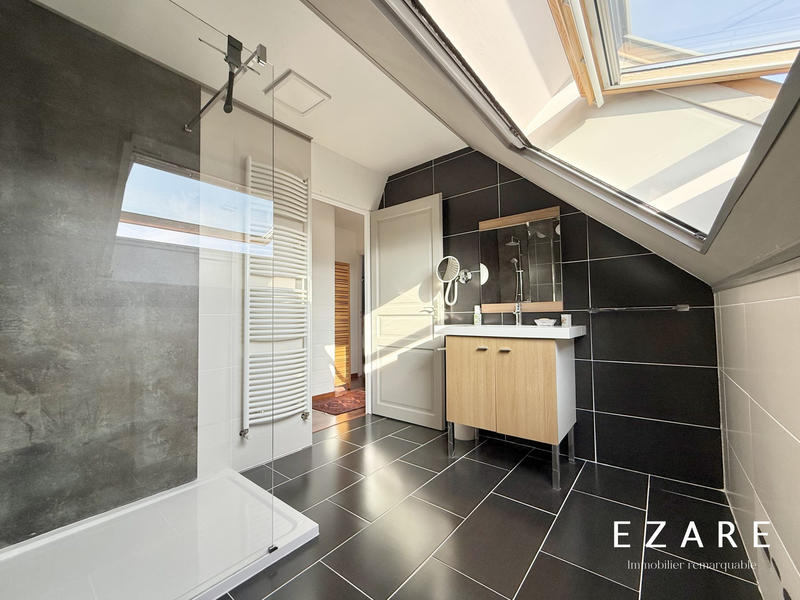 Maison - 230 m² - 8 pièces