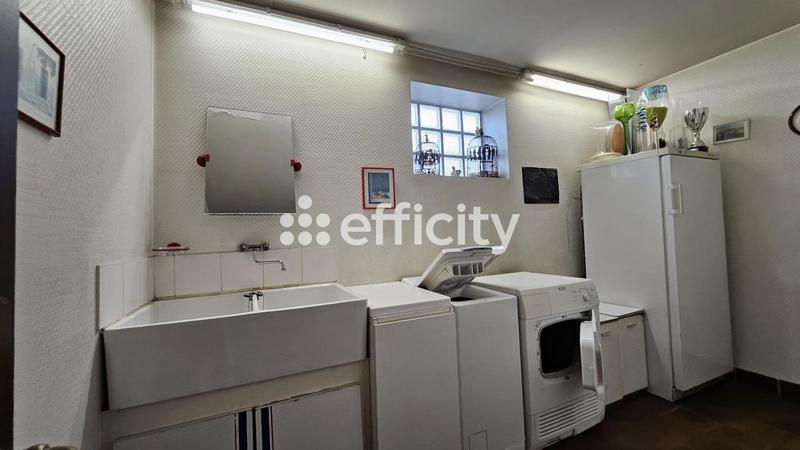 Maison - 233 m² - 8 pièces