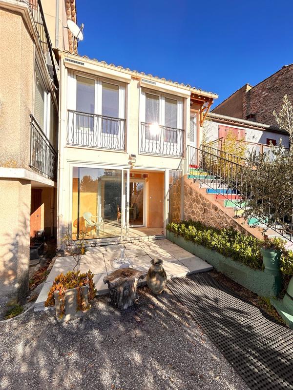 Maison - 181 m² - 9 pièces