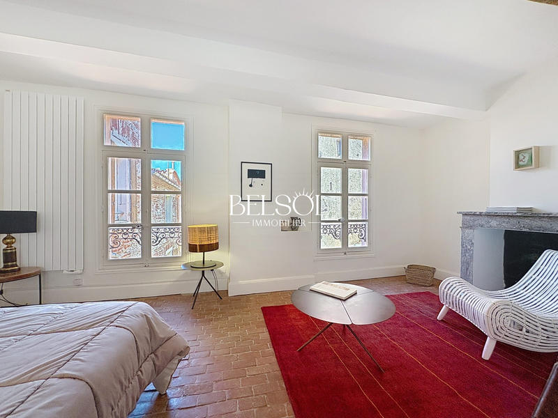 Maison - 300 m² - 8 pièces