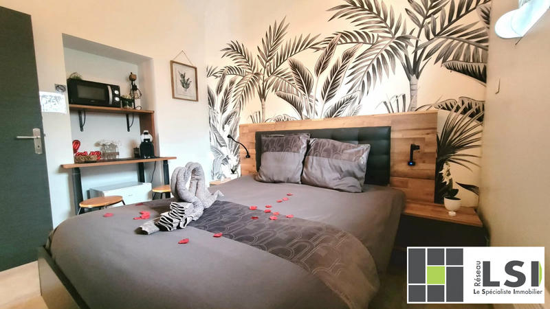 Maison - 240 m² - 10 pièces