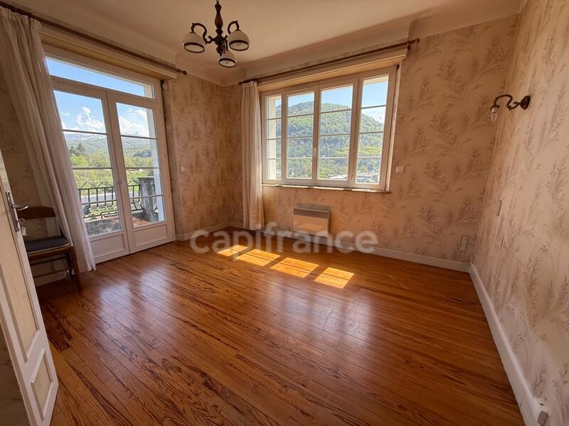 Maison - 263 m² - 13 pièces