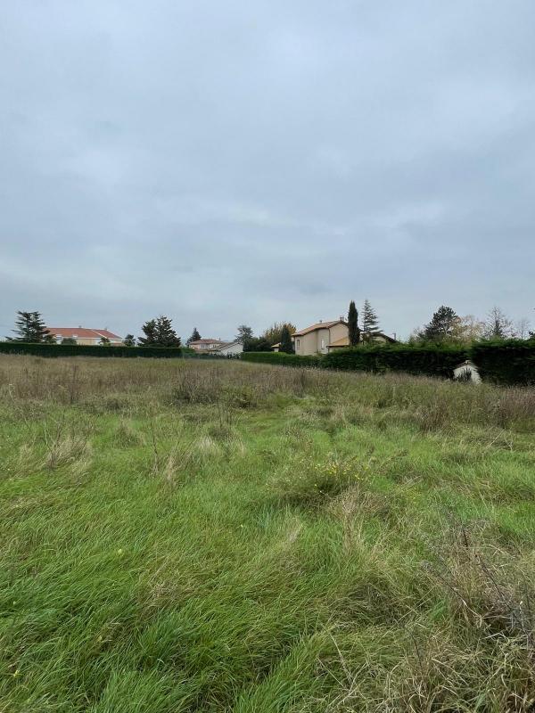 Terrain constructible - 677 m²