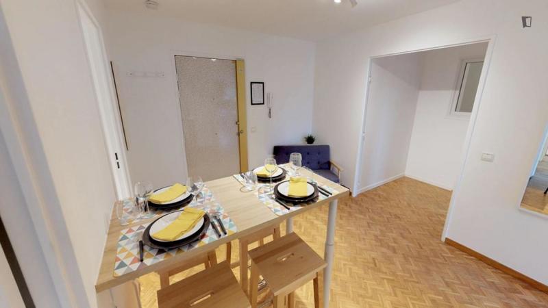 Chambre - 12 m² - 5 pièces