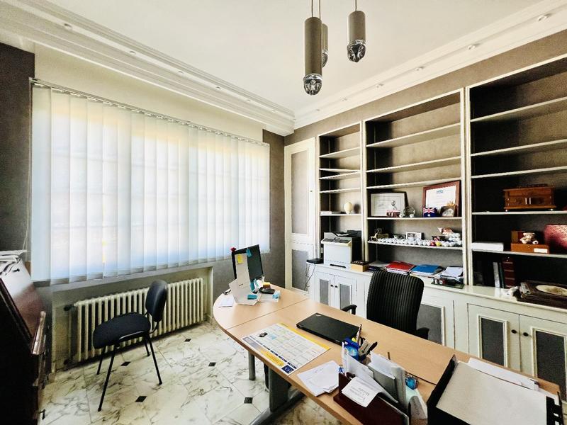 Maison - 210 m² - 8 pièces