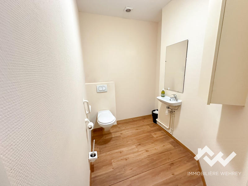 Local d'activités - 82 m²